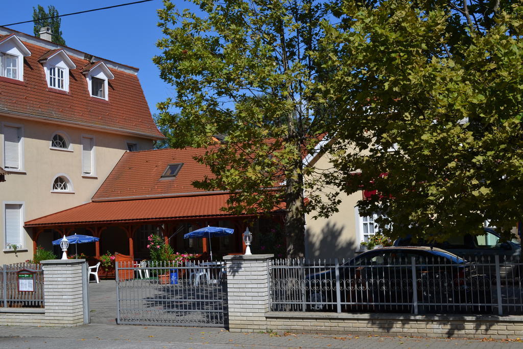 Nosztalgia Hotel 巴拉顿扎佐 外观 照片